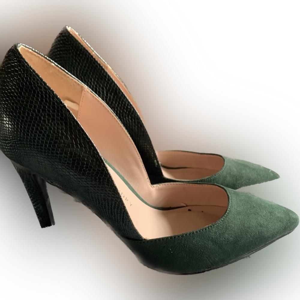 💚Evergreen color 💚SZ 8, CL pointy toe heels!Only worn once! Perfect for FALL